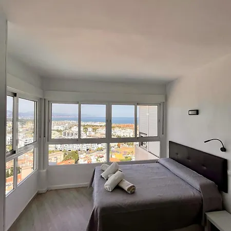 Increibles Vistas Al Mar, Tren Directo Aeropuerto Y Playa A Pie Colina 800m Apartament *