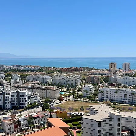 Increibles Vistas Al Mar, Tren Directo Aeropuerto Y Playa A Pie Colina 800m Apartament *